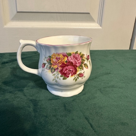 2 piece set matched together, beautiful vintage mug/ cup and saucer - Picture 5 of 11